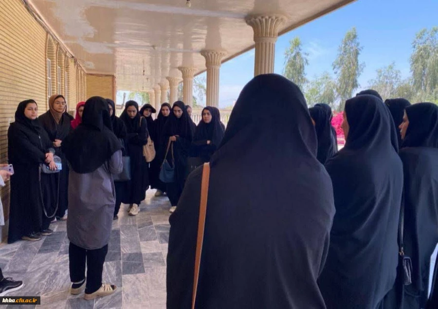 بازدید دانشجو معلمان از مرکز نگهداری معلولین ذهنی
 2