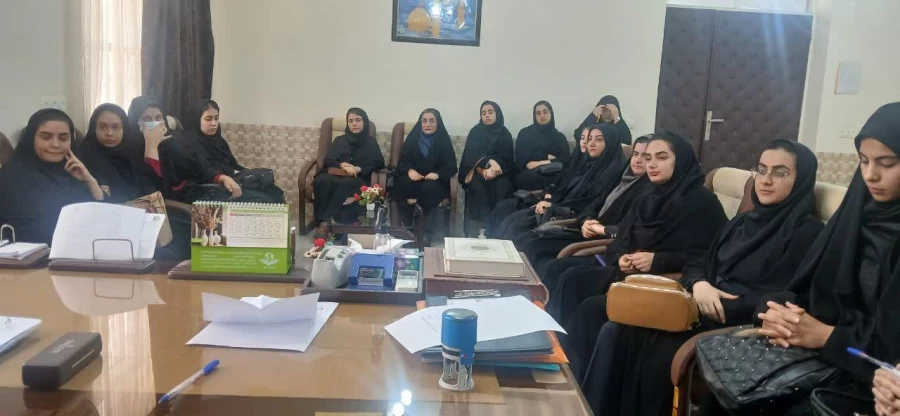 برگزاری نشست با نمایندگان گروه های آموزشی
 2