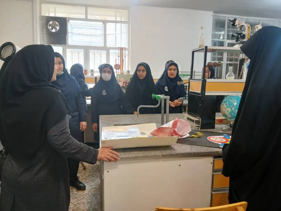 بازدید دانش آموزان دبیرستان استعدادهای درخشان(فرزانگان) 2
