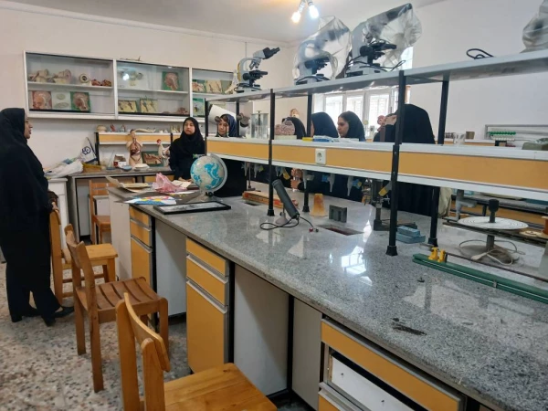 بازدید دانش آموزان دبیرستان استعدادهای درخشان(فرزانگان) 3