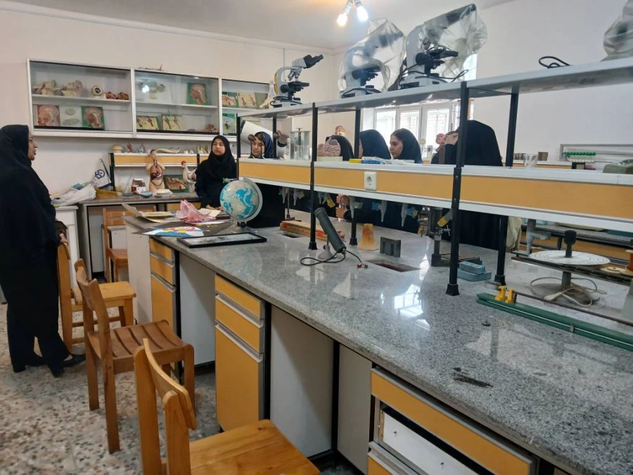 بازدید دانش آموزان دبیرستان استعدادهای درخشان(فرزانگان) 3