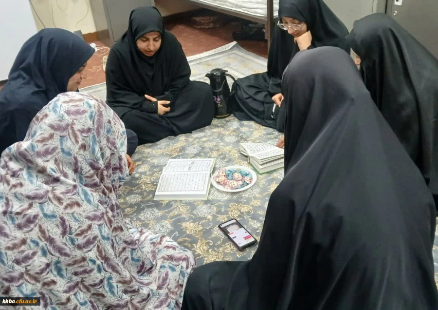 حضور سرپرست شبانه روزی در یکی از اتاق های دانشجویان و نشست صمیمانه به همراه قرائت سوره واقعه 2
