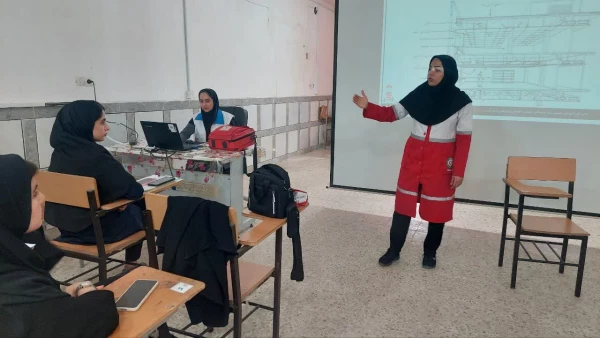 برگزاری کارگاه آمادگی در برابر مخاطرات به همت کانون هلال احمر مرکز آموزش عالی خدیجه کبری (س) دزفول 4