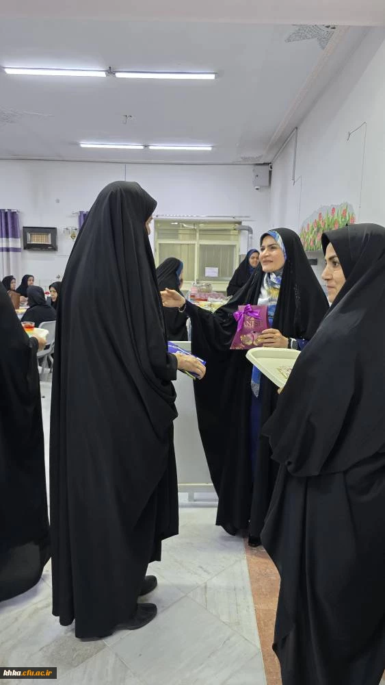 برگزاری مراسم ضیافت شام اساتید مرکز آموزش عالی حضرت خدیجه کبری(س)  و مدیران مدارس کارورزی به مناسبت بزرگداشت مقام معلم و دهه سرآمدی آموزش 2