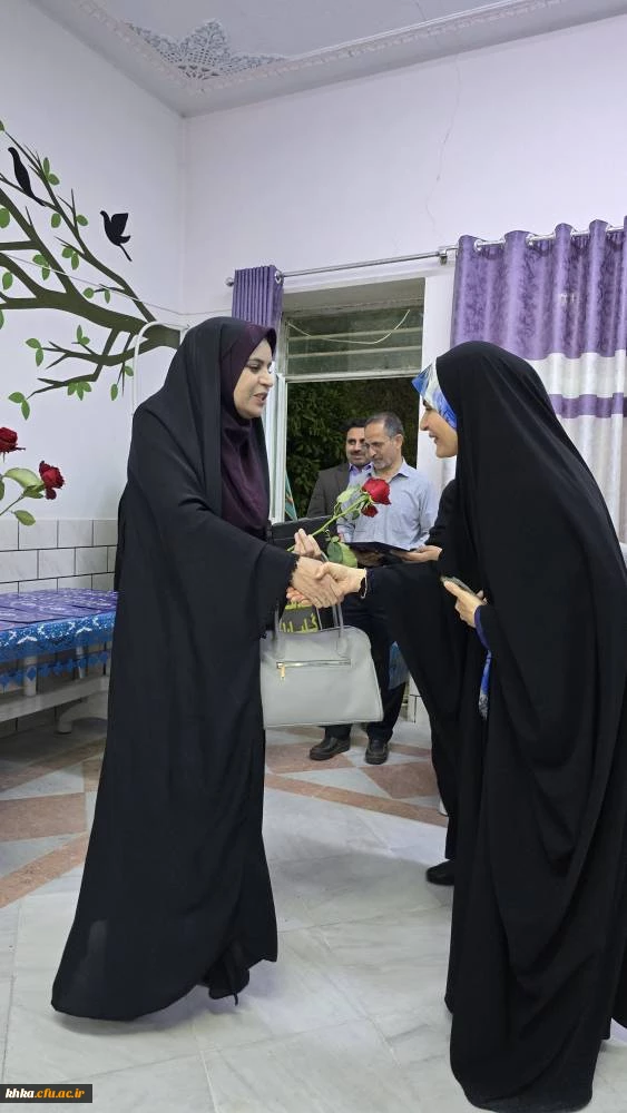 برگزاری مراسم ضیافت شام اساتید مرکز آموزش عالی حضرت خدیجه کبری(س)  و مدیران مدارس کارورزی به مناسبت بزرگداشت مقام معلم و دهه سرآمدی آموزش 12