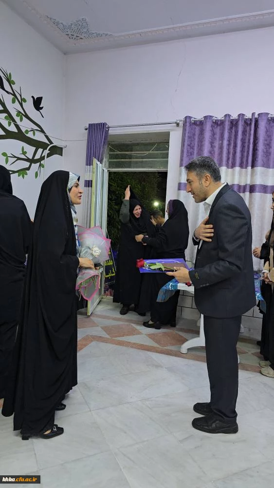 برگزاری مراسم ضیافت شام اساتید مرکز آموزش عالی حضرت خدیجه کبری(س)  و مدیران مدارس کارورزی به مناسبت بزرگداشت مقام معلم و دهه سرآمدی آموزش 17