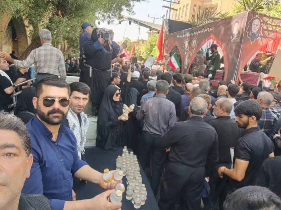 تجدید میثاق با آرمان های شهدای اقتدار در تشییع پرشکوه پیکر سپهبد شهید غلامعلی رشید و فرزند دلاورشان در دزفول
 3