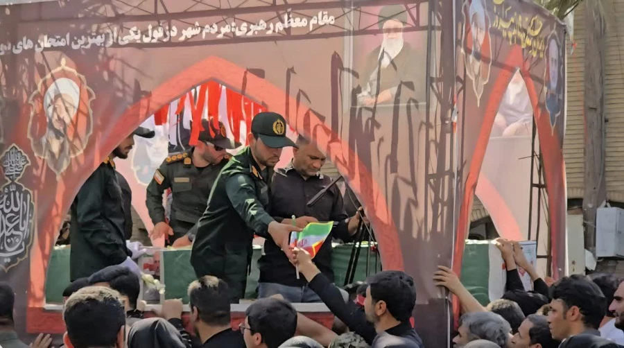 تجدید میثاق با آرمان های شهدای اقتدار در تشییع پرشکوه پیکر سپهبد شهید غلامعلی رشید و فرزند دلاورشان در دزفول
 5