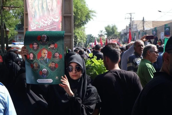 تجدید میثاق با آرمان های شهدای اقتدار در تشییع پرشکوه پیکر سپهبد شهید غلامعلی رشید و فرزند دلاورشان در دزفول
 7