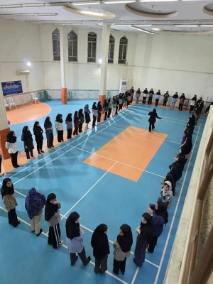 کارگاه ورزشی «مهارت های حرکتی بنیادی کودکان» در سالن ورزشی سرای دانشجویی مرکز آموزش عالی حضرت خدیجه کبری (س) دزفول برگزار شد. 2