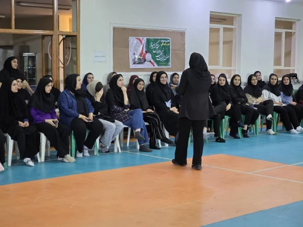 کارگاه ورزشی «مهارت های حرکتی بنیادی کودکان» در سالن ورزشی سرای دانشجویی مرکز آموزش عالی حضرت خدیجه کبری (س) دزفول برگزار شد. 3