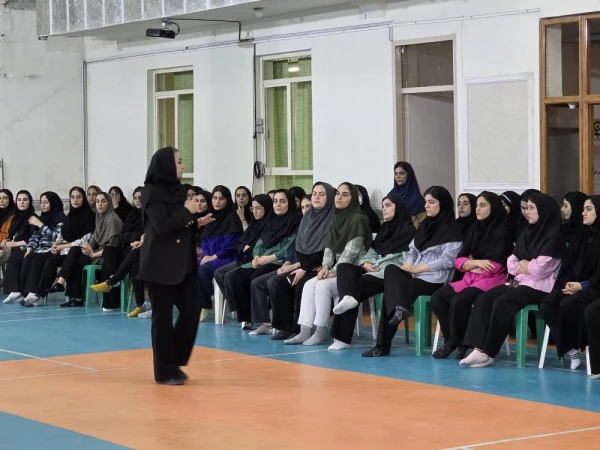 کارگاه ورزشی «مهارت های حرکتی بنیادی کودکان» در سالن ورزشی سرای دانشجویی مرکز آموزش عالی حضرت خدیجه کبری (س) دزفول برگزار شد. 2