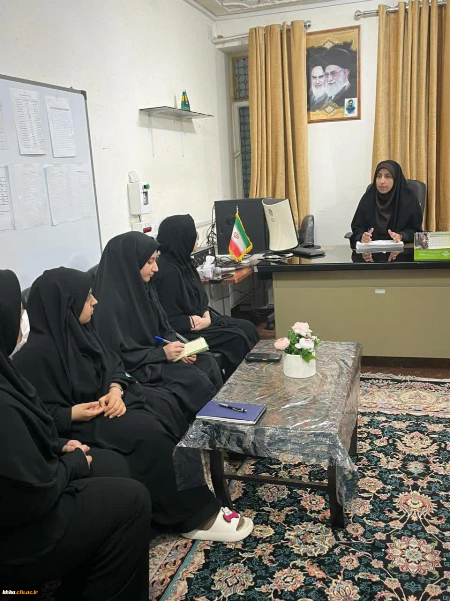برگزاری جلسه سرپرست با اعضای شورای صنفی در دفتر سرپرستی سرای دانشجویی مرکز حضرت خدیجه کبری(س) 2