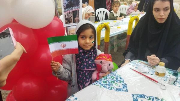 حضور کارمندان و دانشجومعلمان مرکز آموزش عالی حضرت خدیجه کبری (س) در راهپیمایی 22 بهمن و برپایی غرفه کودک 5